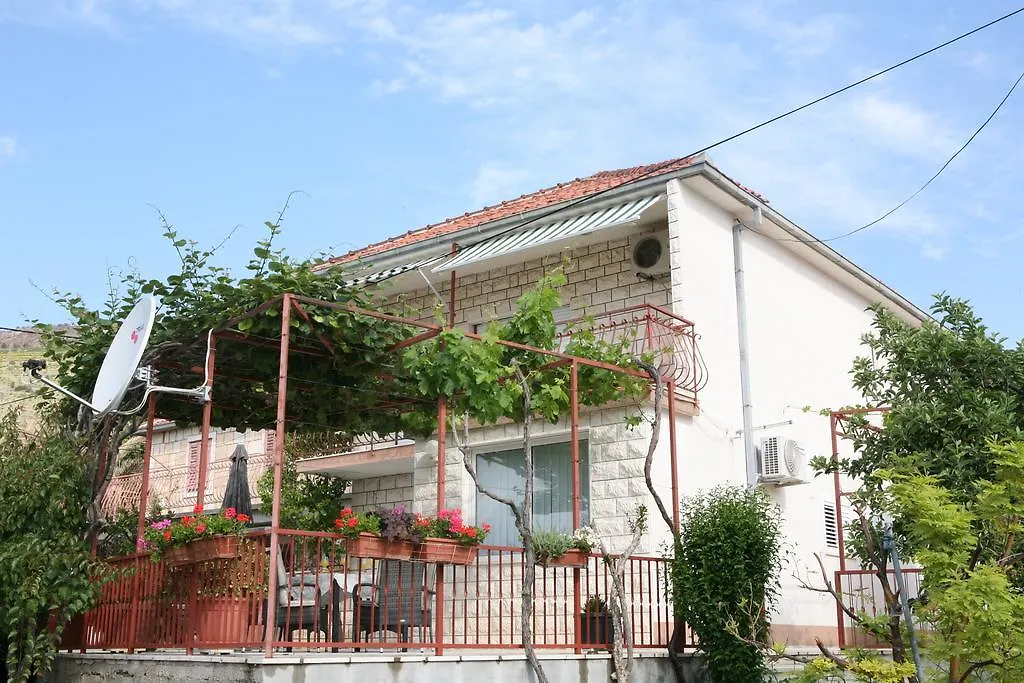 Apartment Nives Τρογκίρ