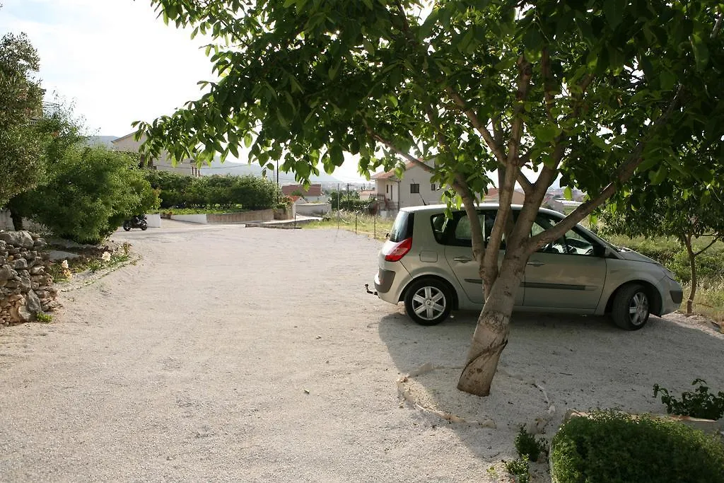 Apartment Nives Τρογκίρ