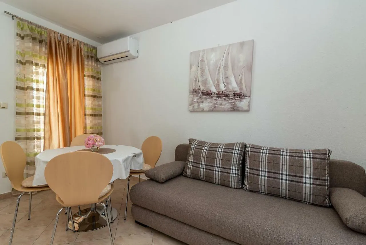 Apartment Nives Τρογκίρ 0*,  Κροατία