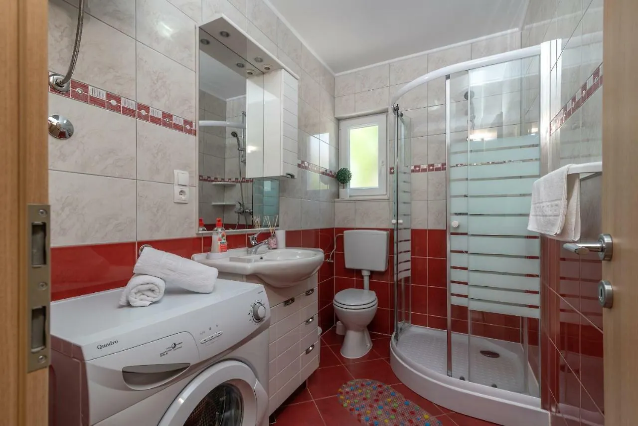 Apartment Nives Τρογκίρ