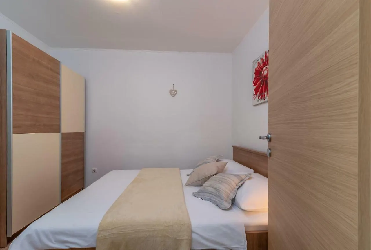 Apartment Nives Τρογκίρ 0*,  Κροατία