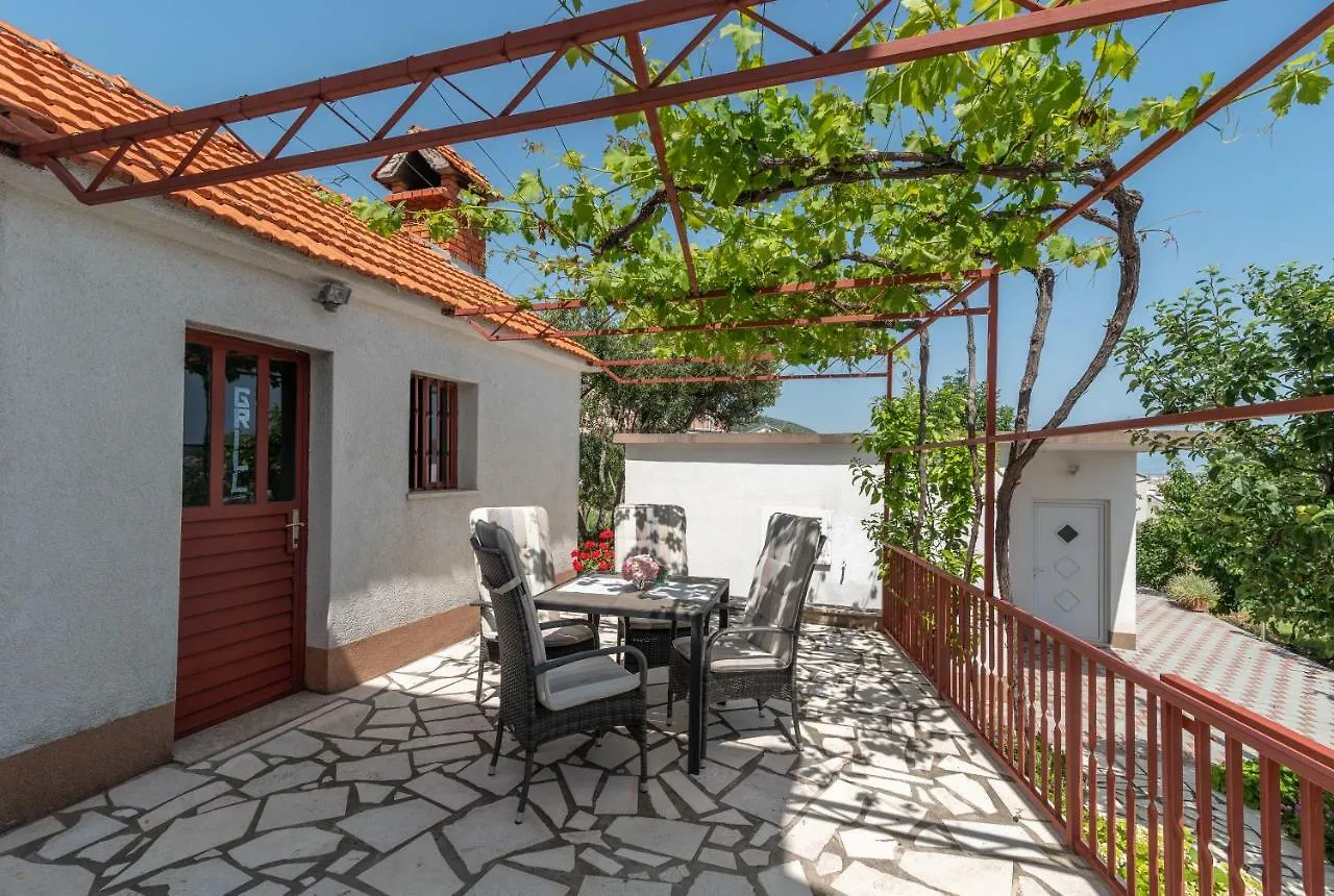Apartment Nives Τρογκίρ