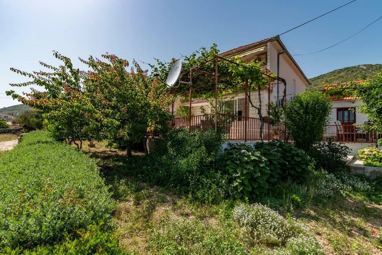 Apartment Nives Τρογκίρ